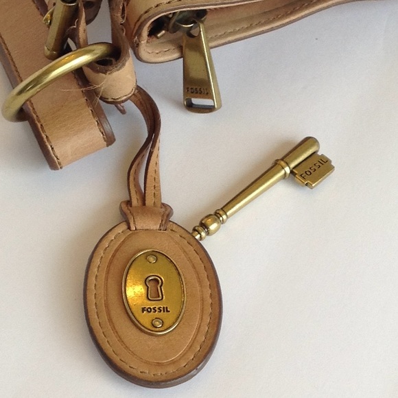 🍃🌹Authentic 'Fossil' Soft Leather Cross Body Bag - Picture 6 of 8